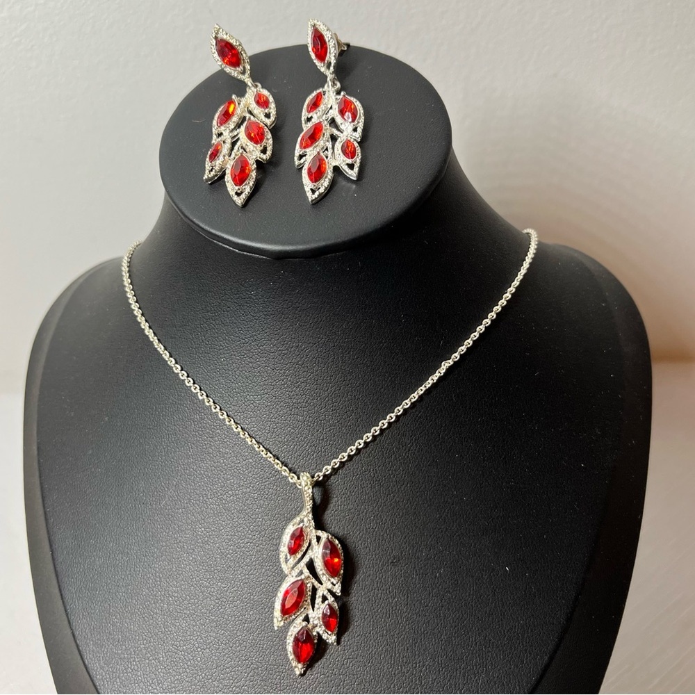 Vintage Silver Tone Ruby Red Rhinestones Necklace Pendant and earrings by SAQ